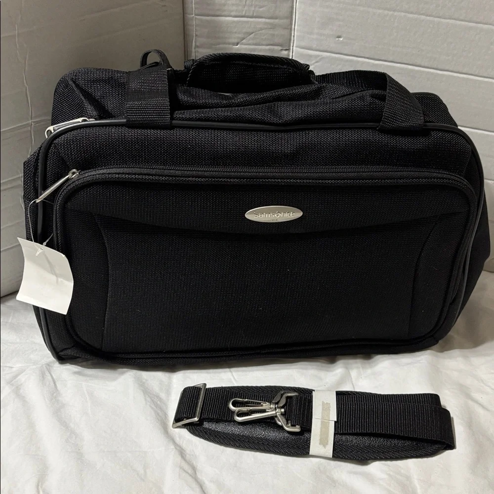 Samsonite Tessera boarding bag with shoulder strap and sleeve. NWT